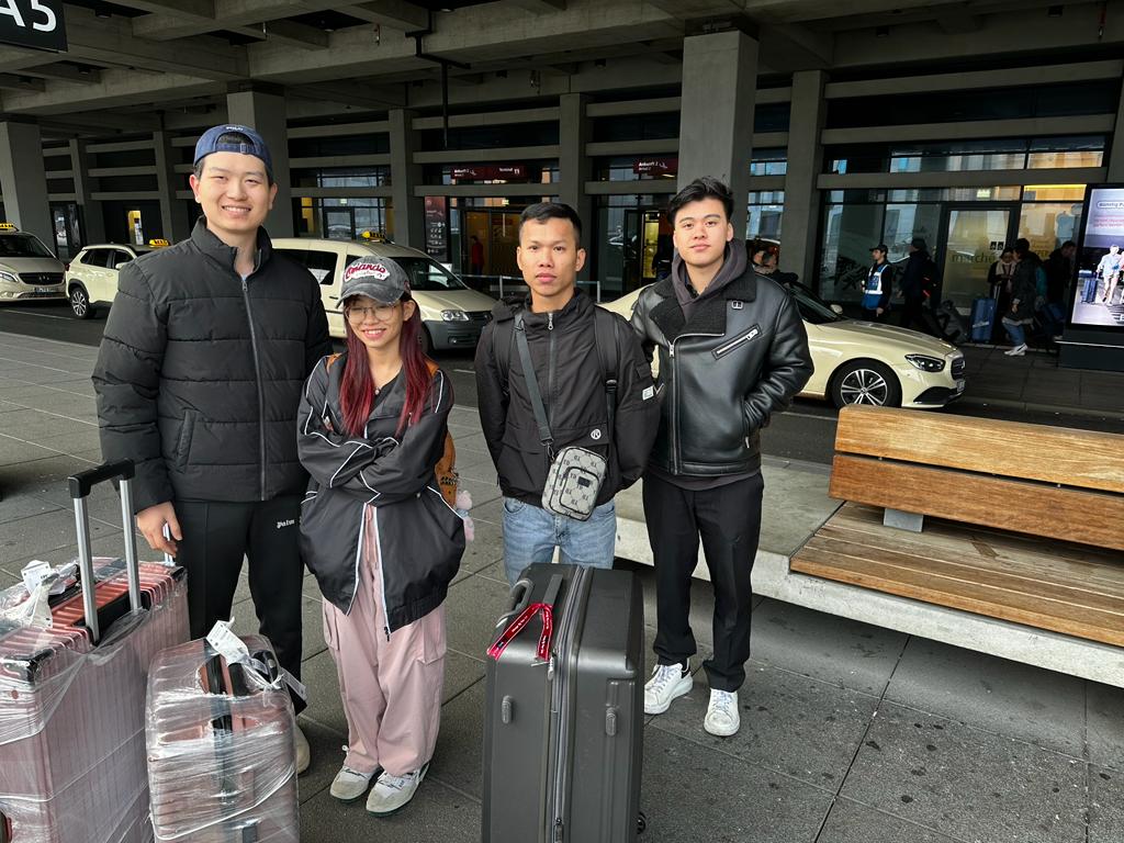 Abholung neuer Auszubildender für MAGO in Berlin-Lichtenberg am Flughafen